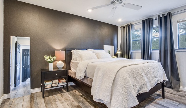 Gorgeous 1 Bedroom Home, 10 Minutes from Downtown