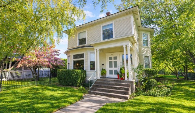 Gorgeous 1902 Craftsman-EV Charger-Lush Grounds-Walk to Main Street-Dogs OK