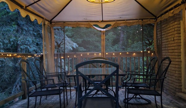 Gorgeous 2-bdr apartment close to lake with kids playground