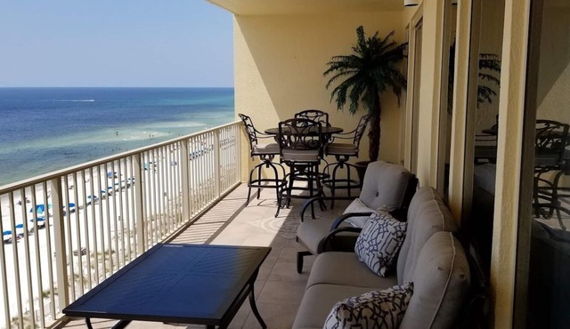 Gorgeous 2 Bedr Unit; Great Balcony views; Beach Service Incl; Newly Renovated!