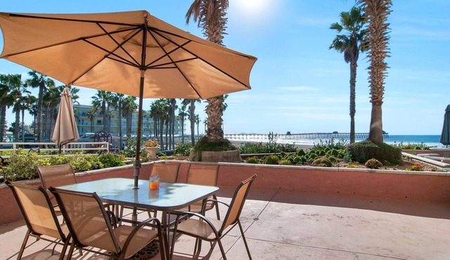 Gorgeous 2 Bedroom on the beach with Pool