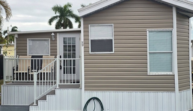 Gorgeous 2-bedroom 2-Bathroom home a couple of miles from Fort Myers Beach