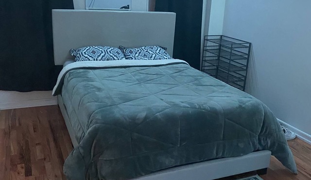 Gorgeous 2 bedroom apartment in Brick house