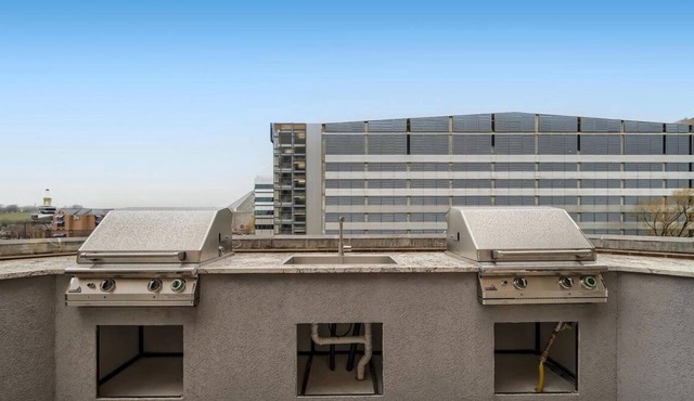 Gorgeous 2-bedroom condo with tons of amenities Baltimore Harbor