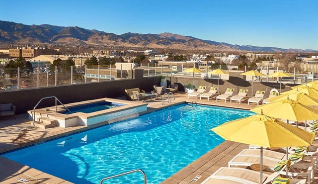 Gorgeous 2 Bedroom Monthly Rental at Upscale Peloton West! Rooftop Pool!