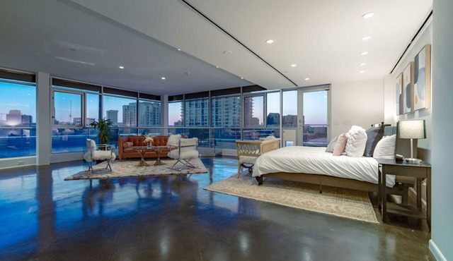 GORGEOUS 2 bedroom penthouse in uptowns most desired area!