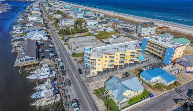 Gorgeous 2 BR/2BA Condo with Ocean and Canal views, heart of Carolina Beach
