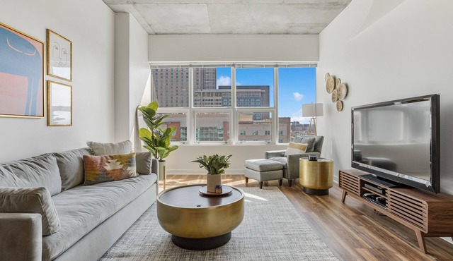 Gorgeous 21st Floor Stunner