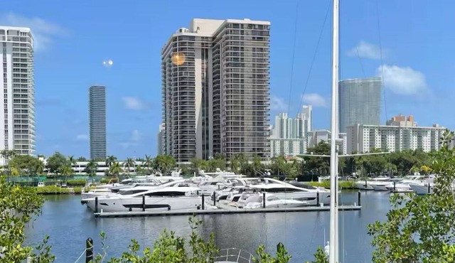 Gorgeous 2B/2B @ heart of Aventura WIFI/PARKING