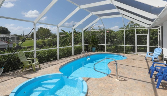 🥇 Gorgeous 2bd waterfront villa (CH824)