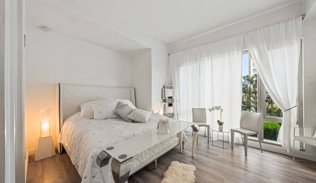 Gorgeous 2BR Apartment in LA.