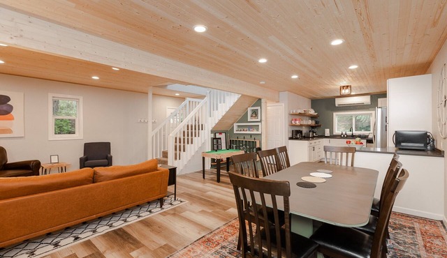 Gorgeous 2BR cabin on secluded lot minutes from Hood Canal activities