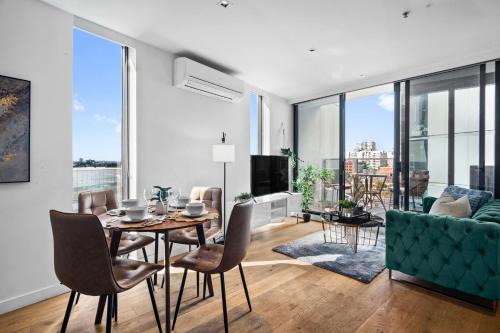 Gorgeous 2BR-Marvel with Free Parking, Pool & Gym