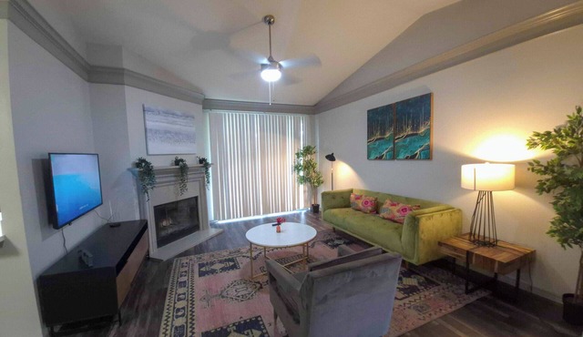 Gorgeous 2BR next to the Domain 4005