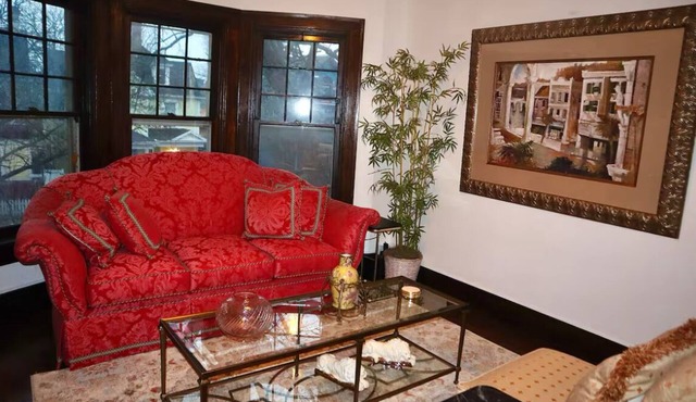 Gorgeous 2BR~ Paris Manor