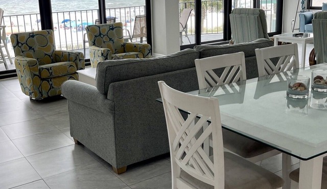 Gorgeous 2nd floor corner unit, 2BR 2 BA, awesome beach view, free beach chairs
