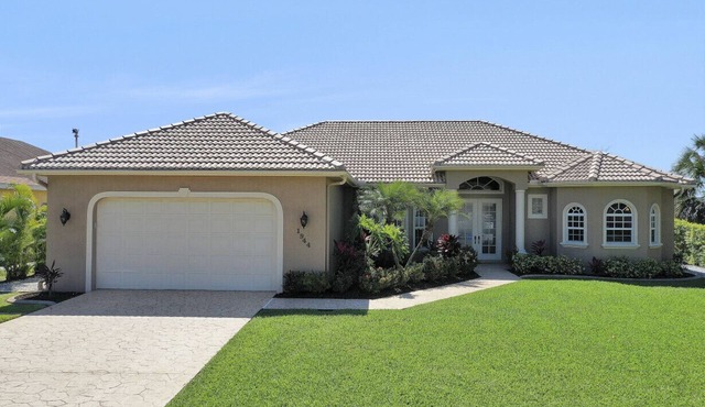 Gorgeous 3/3 Pool Home on Canal w/Direct Gulf Access. You Will Love Paradise!