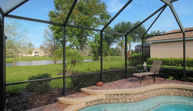 Gorgeous 3/3 private lakefront pool home - Irynas Dream