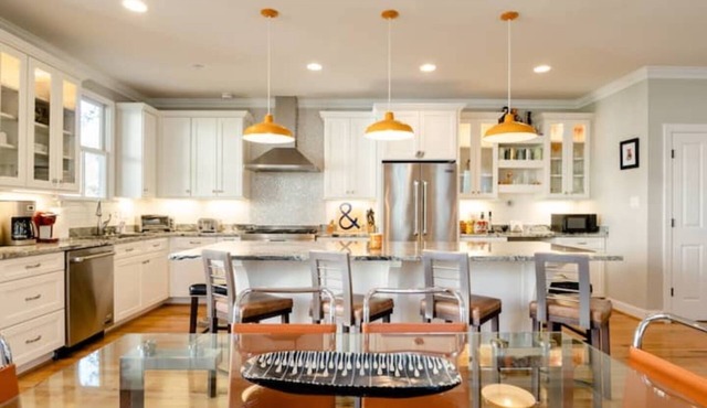 Gorgeous 3 BD Home in Churchill, completely modern inside! Chimborazo Park