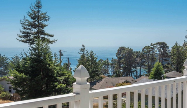 Gorgeous 3 BDR Home in Gualala w/Ocean View!