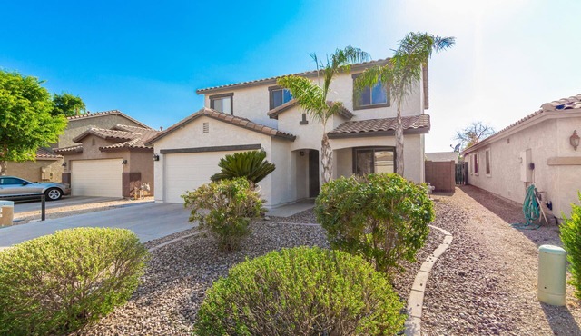Gorgeous 3 bed/2.5 Bath w/Pool in San Tan Valley