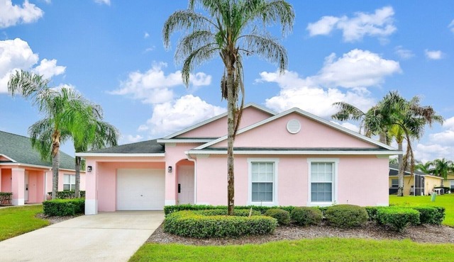 GORGEOUS 3 BED/3 BATH VILLA WITH PRIVATE POOL. FULLY REMODELLED