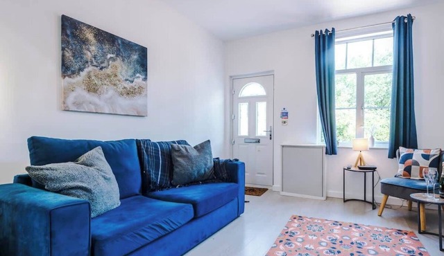 Gorgeous 3-bed home, amazing location, sleeps 7!