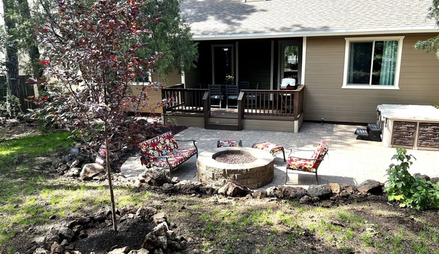 Gorgeous 3 bedroom cabin with hot tub