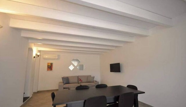 Gorgeous 3-bedroom duplex. Beach less than 2 km away.