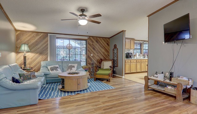 Gorgeous 3-bedroom house bike to Dupont State Forest