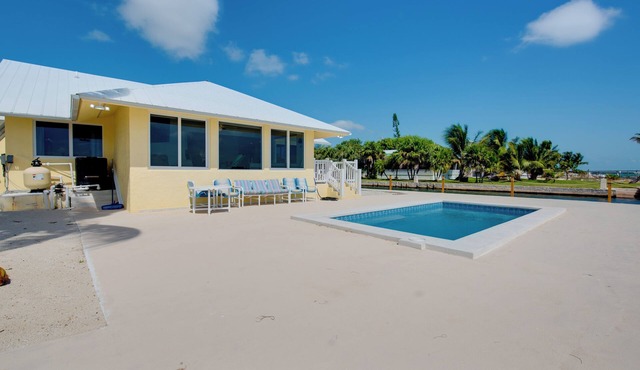 Gorgeous 3 Bedroom 2 Bath Open Water Pool Home on Summerland Key