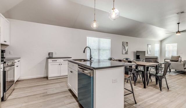 Gorgeous 3-bedroom Entire House with AC in Oklahoma City