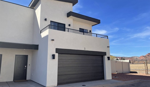 Gorgeous 3 bedroom 2.5 bath townhouse with hot tub.