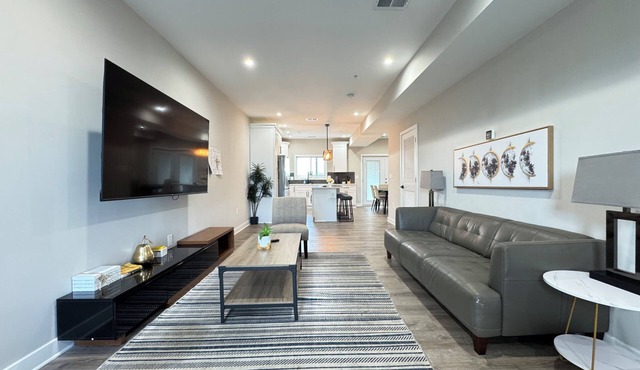 Gorgeous 3-Bedroom Apartment with Rooftop near Metro