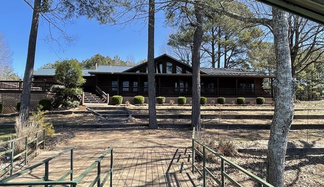 Gorgeous 3 bedroom cabin on Current River with private boat ramp