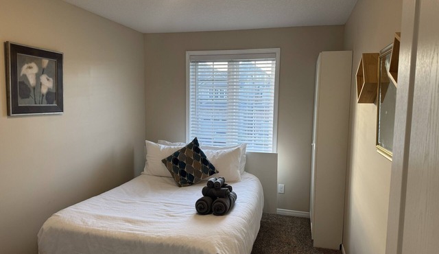 Gorgeous 3-bedroom house in family friendly Kitchener neighborhood