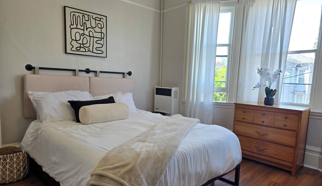 GORGEOUS 3 BEDROOM IN DOWNTOWN