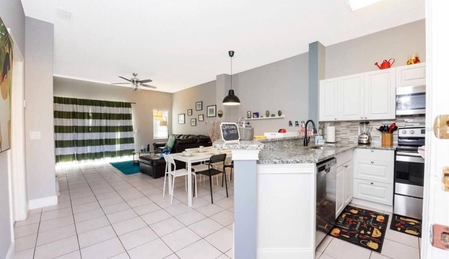 Gorgeous 3 bedroom Townhouse - Near Disney