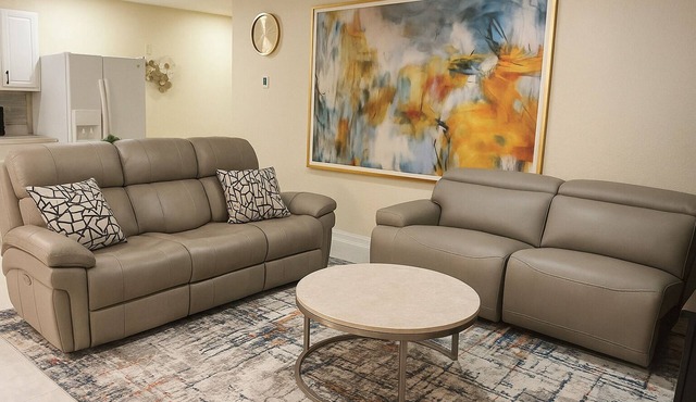 Gorgeous 3-bedroom house with AC in Apollo Beach. 2 king size beds and 1 queen