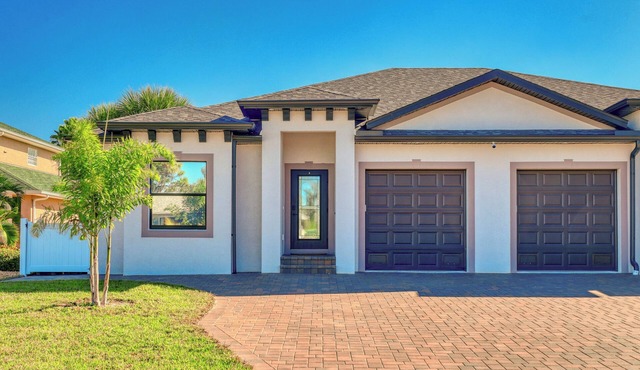Gorgeous 3-bedroom house with beautiful view on the canal in Rotonda West FL