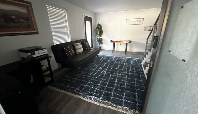 Gorgeous 3-bedroom Luxury townhome Rooftop Views & 2 Free Parking in San Antonio