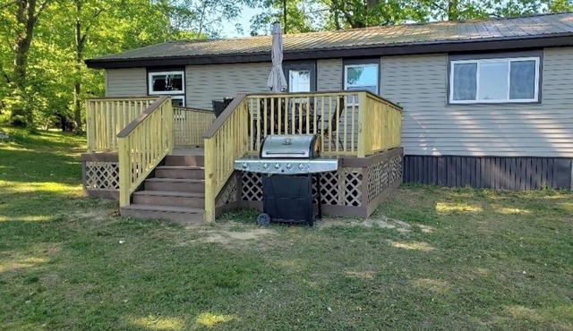 Gorgeous 3 Bedroom Cabin Located in Sandy Pond