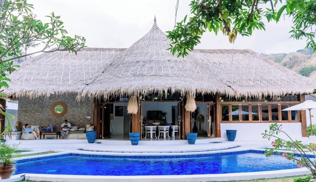 Gorgeous 3 bedroom villa ,traditional style with all the modern conveniences.