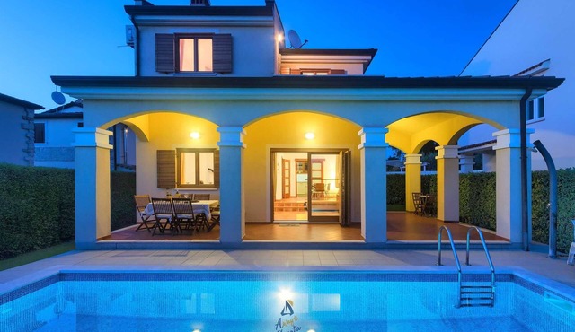Gorgeous 3-Bedroom Villa Rosa with Private Pool
