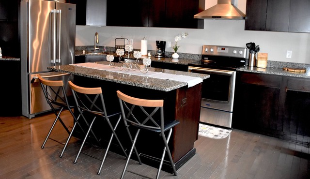 Gorgeous 3 BR Home w/ Breathtaking View