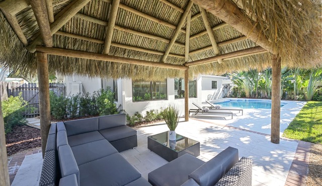 Gorgeous 3B/2B Private Heated Pool mins from the beach