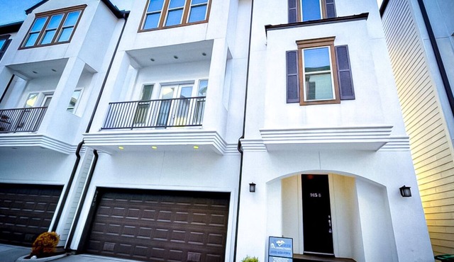 Gorgeous 3BD Townhouse in trendy area near downtown