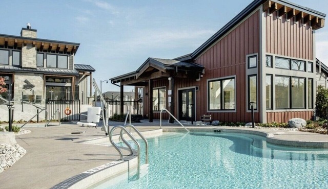 Gorgeous 3br Loft in Blue Mountain - beside the Scandinavian Spa!