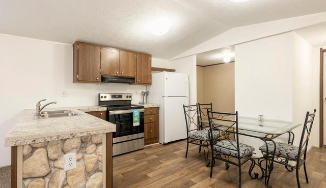 Gorgeous 3BR Guest House - Near COTA F1s & Airport