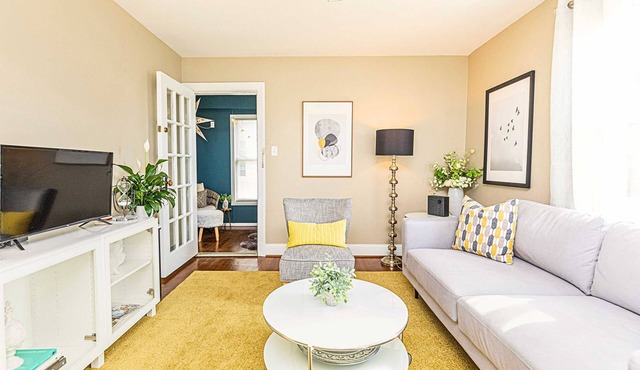 Gorgeous 3BR Near Botanical Gardens w/Fenced Yard, Large Deck, Pet-Friendly